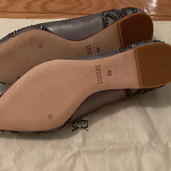 NWT! Badgley Mischka Pewter Gigi Flats - Picture 6 of 10